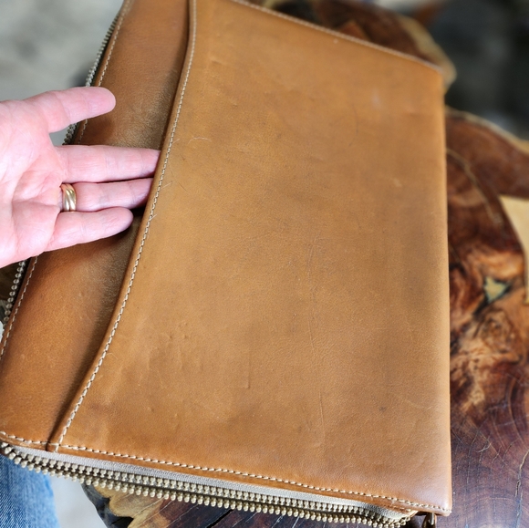 Santa Fe Columbian leather tablet and note case - Picture 2 of 4